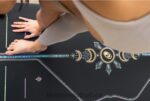 Yoga Mats Liforme Cosmic Moon Travel Yoga Mat Black 6268645 - Image 3